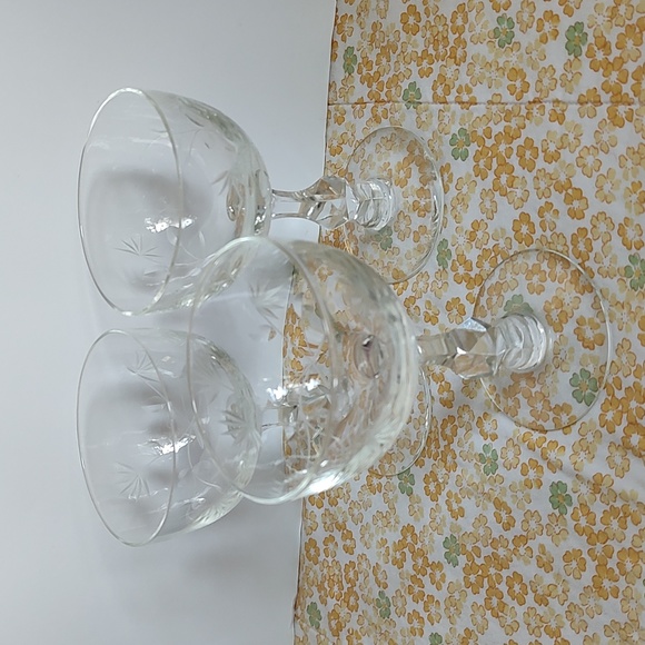 Vintage etched glassware white wine stemware - Picture 2 of 9